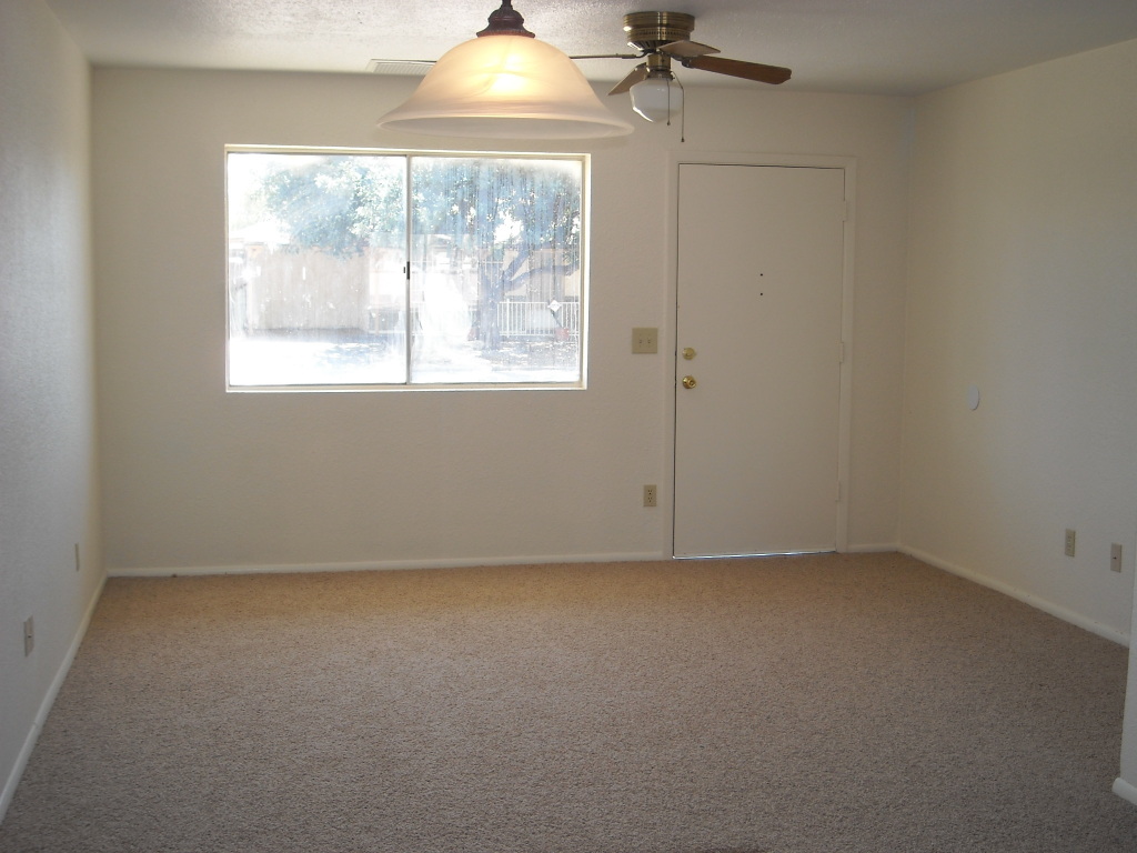 4538 West Hatcher Road Glendale, AZ 85302 - Photo 4 of 9 Livingroom