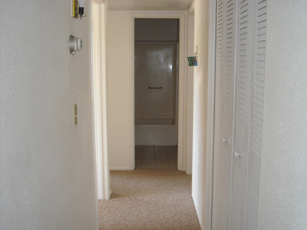 4538 West Hatcher Road Glendale, AZ 85302 - Photo 5 of 9 Hallway