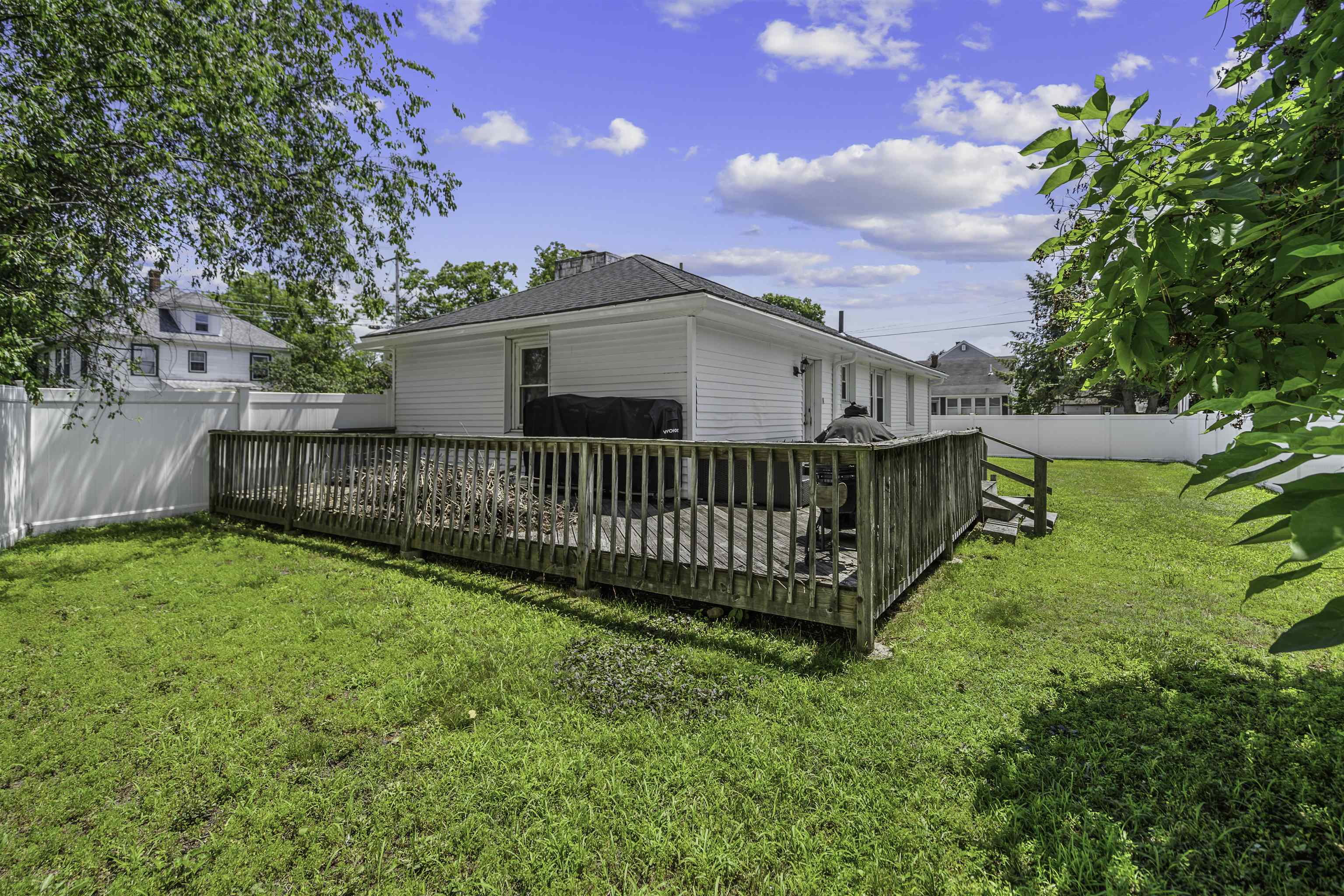 222 Calef Road Manchester, NH 03103 - Photo 4 of 23
