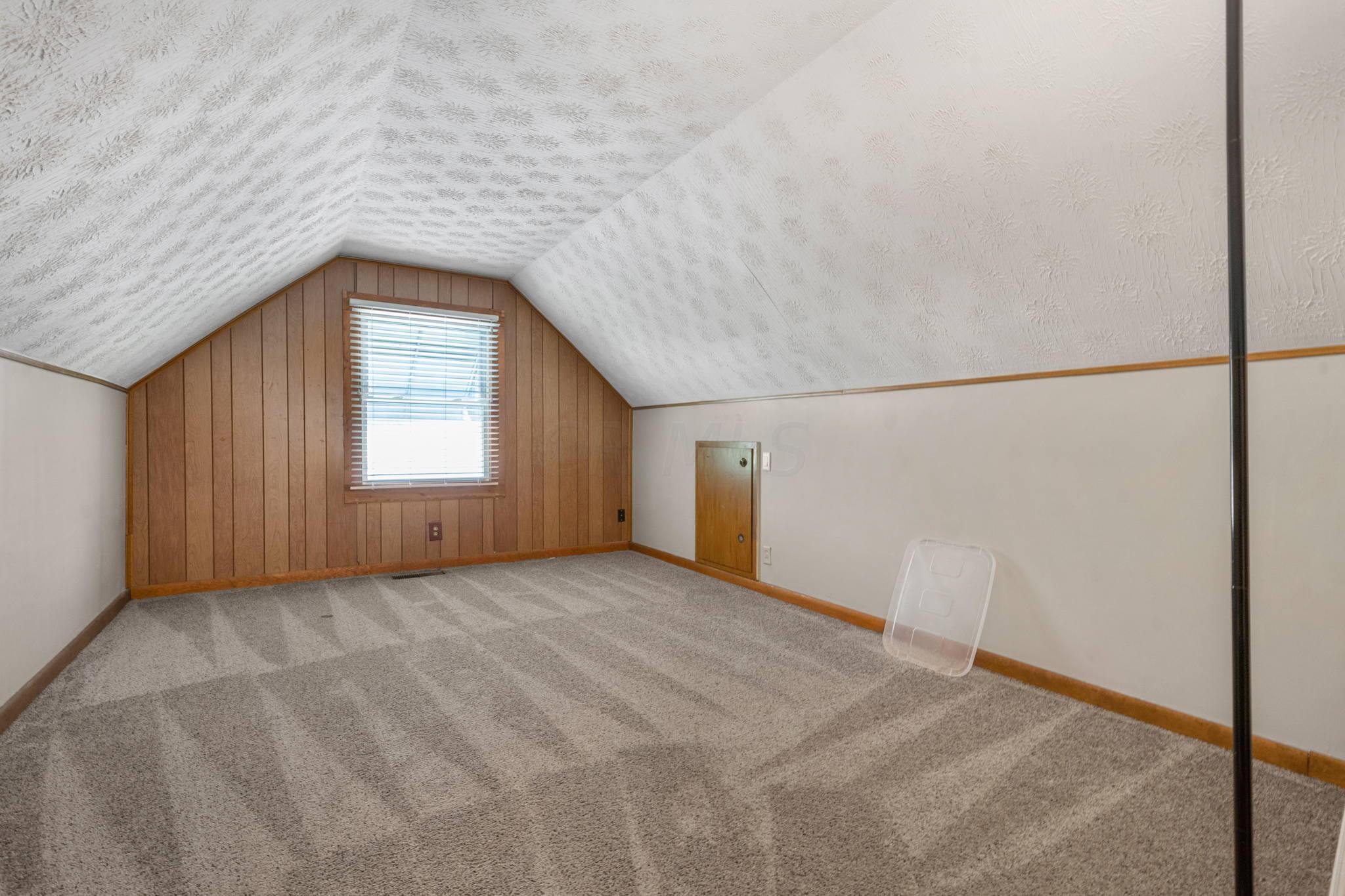 2580 Woodstock Road Columbus, OH 43221 - Photo 16 of 37 Rec/Upstairs bedroom