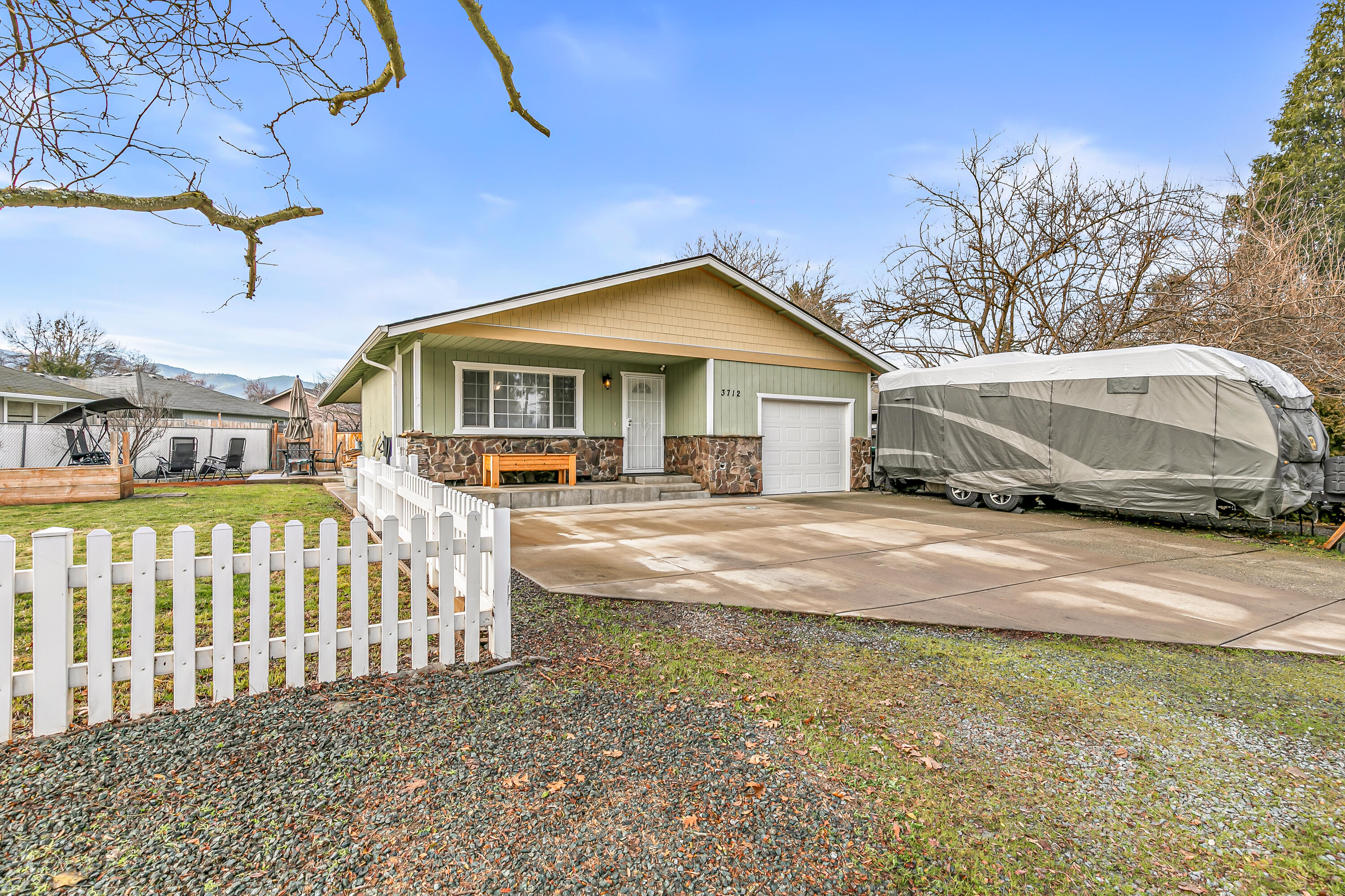 3712 Colver Road Phoenix, OR 97535 - Photo 25 of 38 9R9A9806