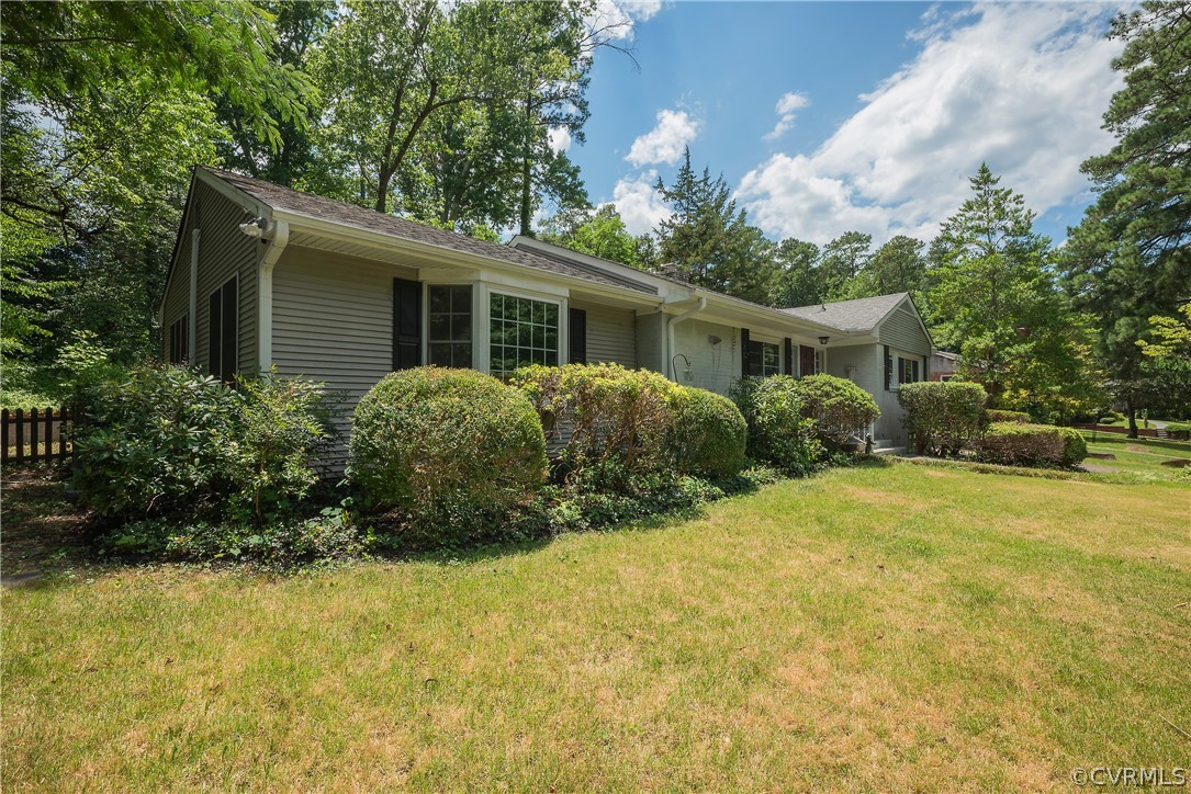 8401 Halesworth Road Richmond, VA 23235 - Photo 4 of 50 a view of a house with backyard and garden