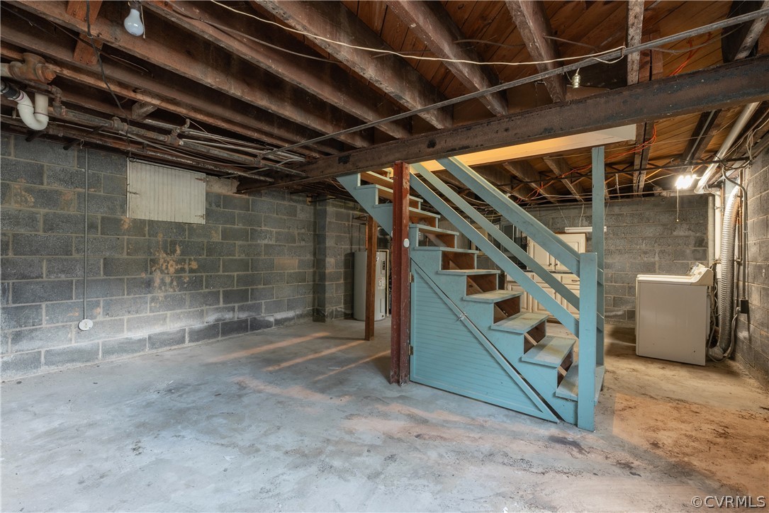 8401 Halesworth Road Richmond, VA 23235 - Photo 44 of 50 a view of an empty room with a garage