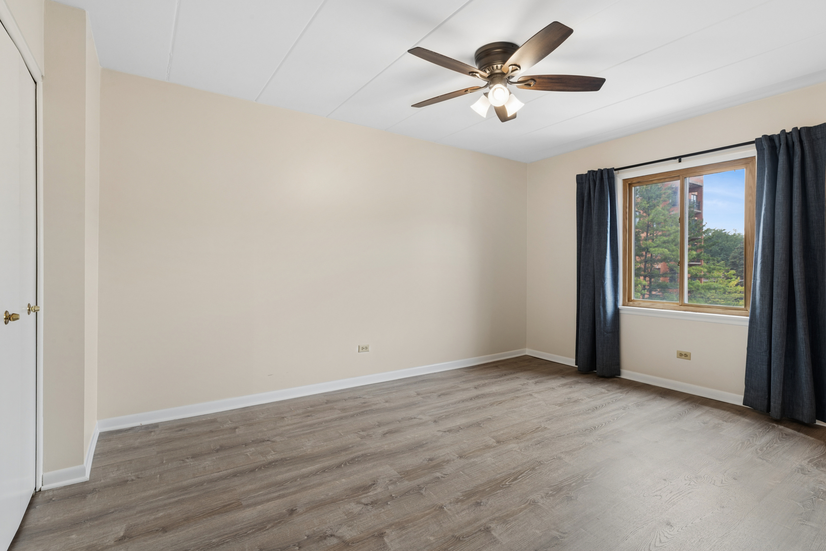 900 South River Road, Unit 4F Des Plaines, IL 60016 - Photo 15 of 26 Gallery Image 15