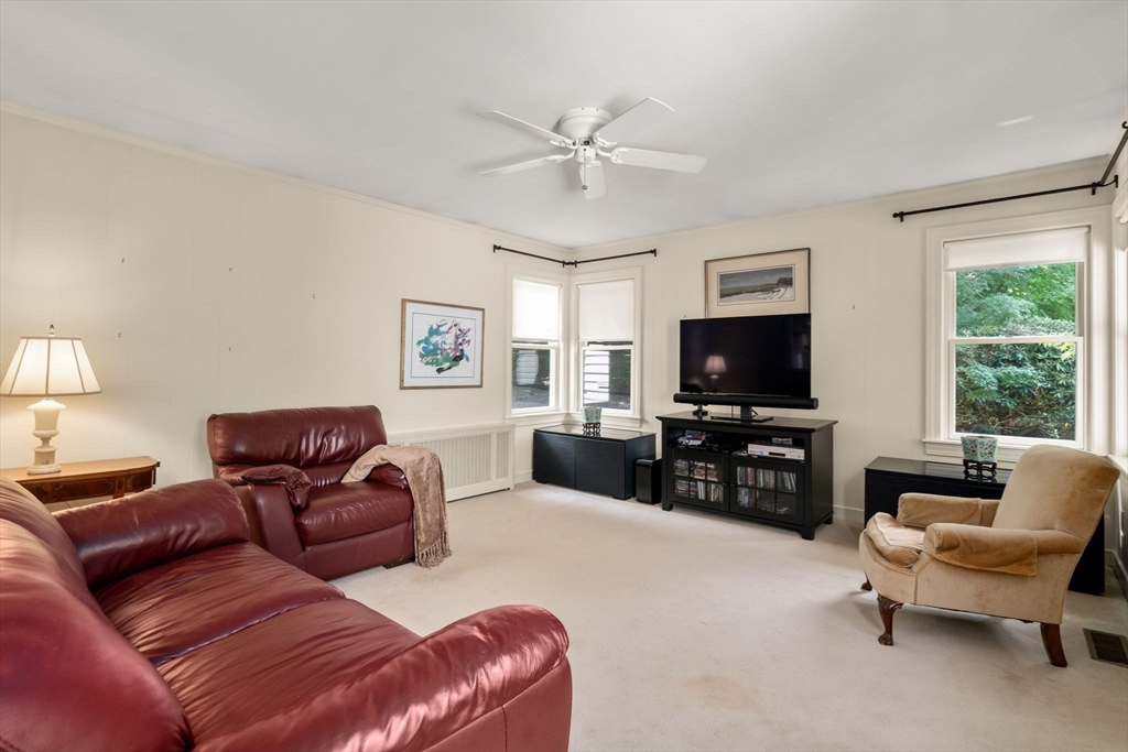 7 Grantland Road Wellesley, MA 02481 - Photo 9 of 34 Gallery Image 9
