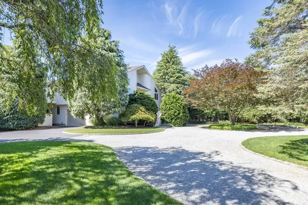 $5,750,000 | 28 Brennans Moor, Water Mill, NY 11976
