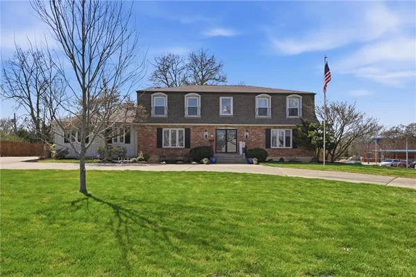 $625,000 | 4950 Parish Drive, Roeland Park, KS 66205
