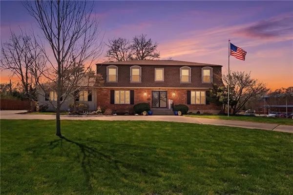 $625,000 | 4950 Parish Drive, Roeland Park, KS 66205