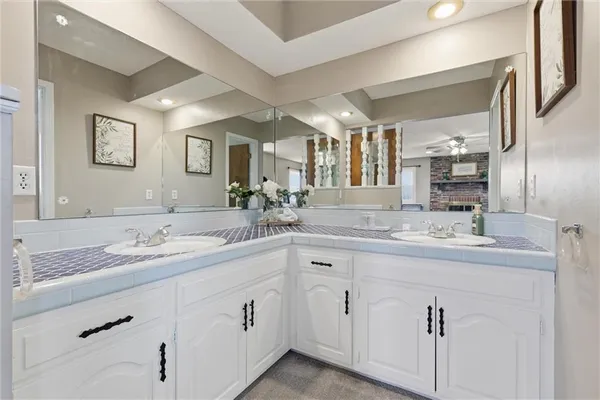 $625,000 | 4950 Parish Drive, Roeland Park, KS 66205