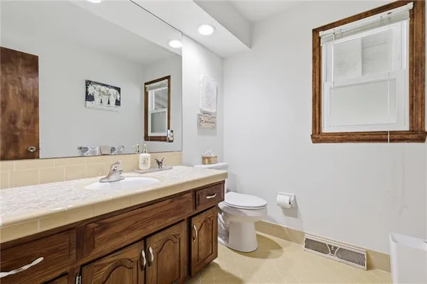 $625,000 | 4950 Parish Drive, Roeland Park, KS 66205