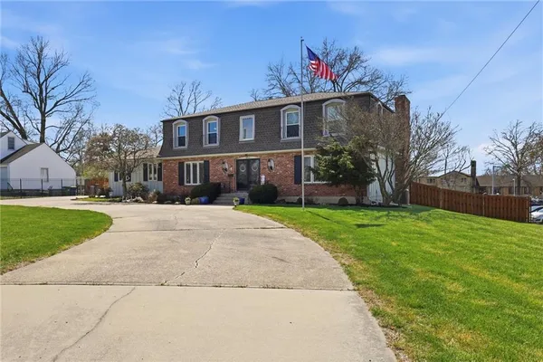 $625,000 | 4950 Parish Drive, Roeland Park, KS 66205