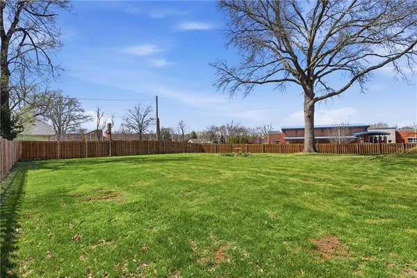 $625,000 | 4950 Parish Drive, Roeland Park, KS 66205