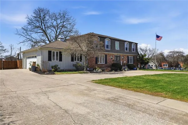 $625,000 | 4950 Parish Drive, Roeland Park, KS 66205