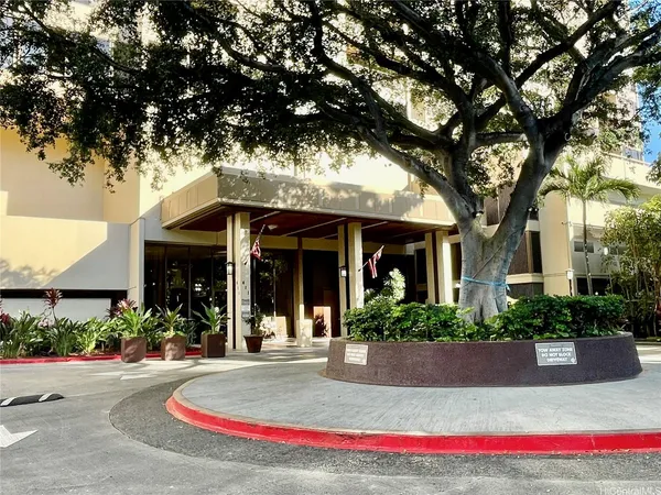 $2,650 | 411 Hobron Lane, Unit 3304, Honolulu, HI 96815