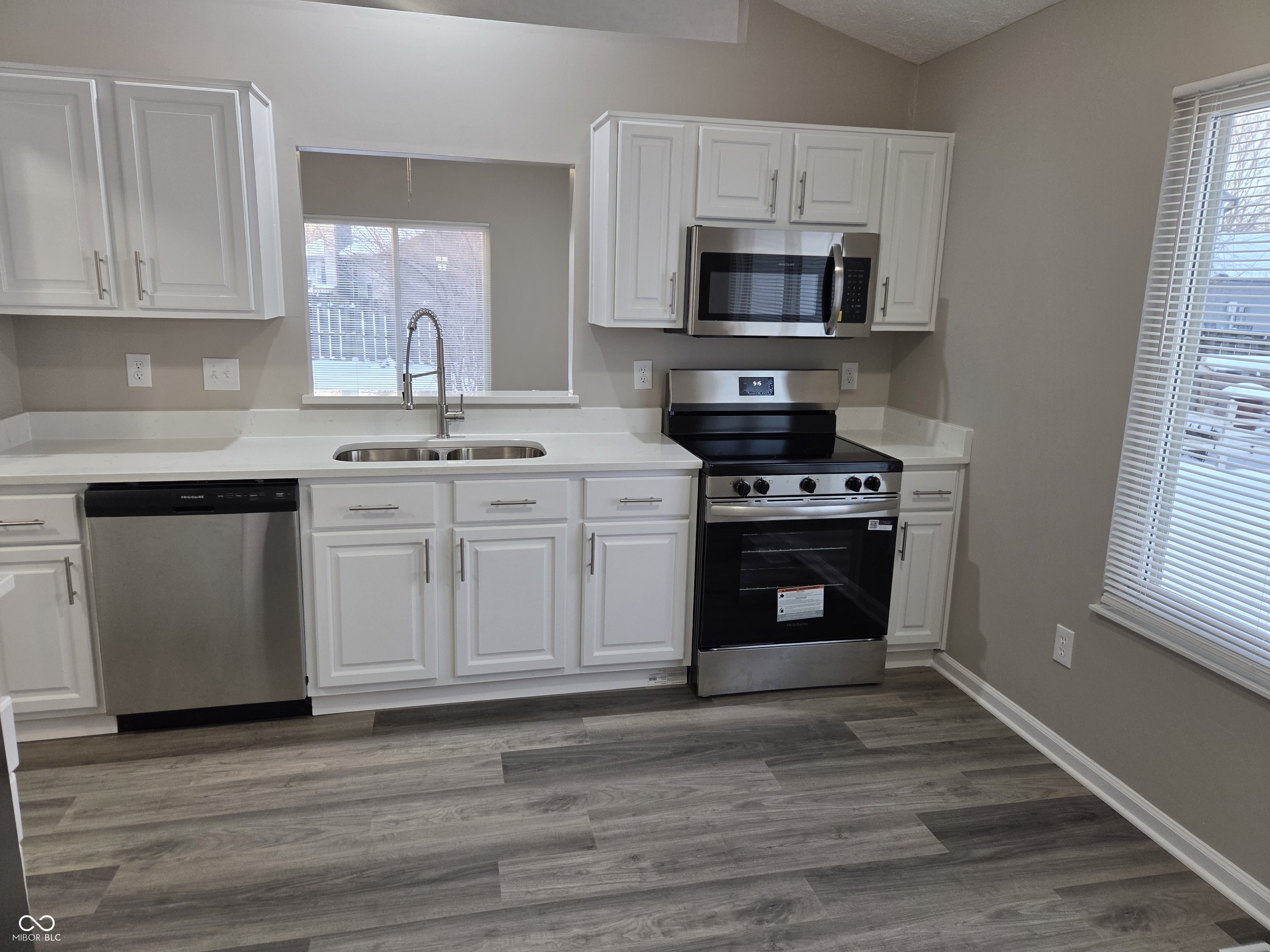 7438 Deville Court Indianapolis, IN 46256 - Photo 4 of 32