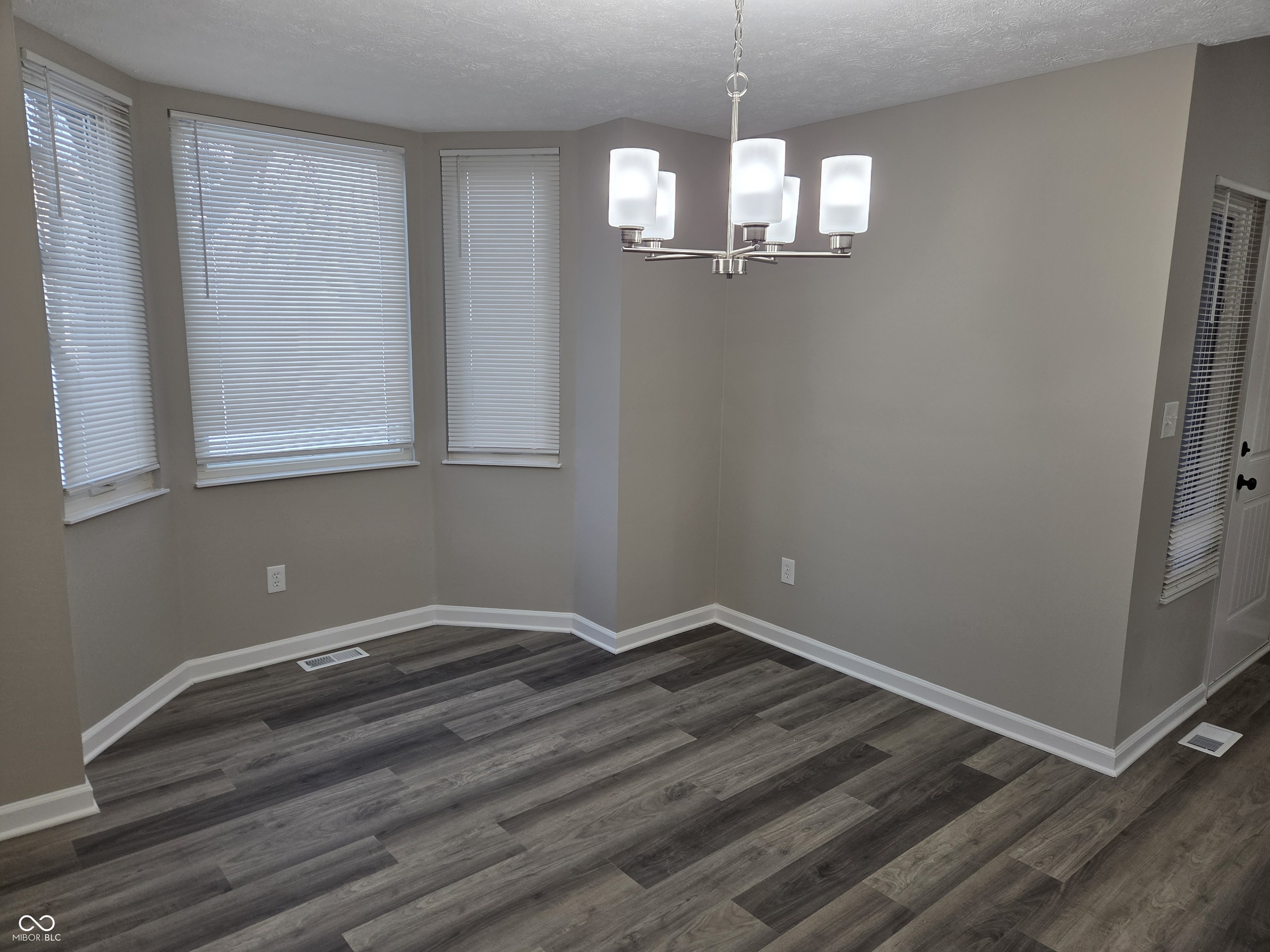 7438 Deville Court Indianapolis, IN 46256 - Photo 9 of 32