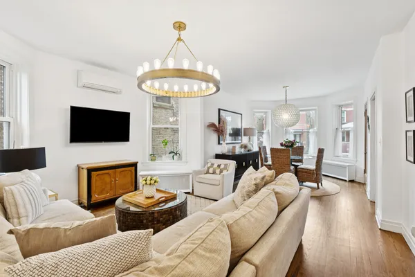 $1,200,000 | 3541 North Oakley Avenue, Chicago, IL 60618