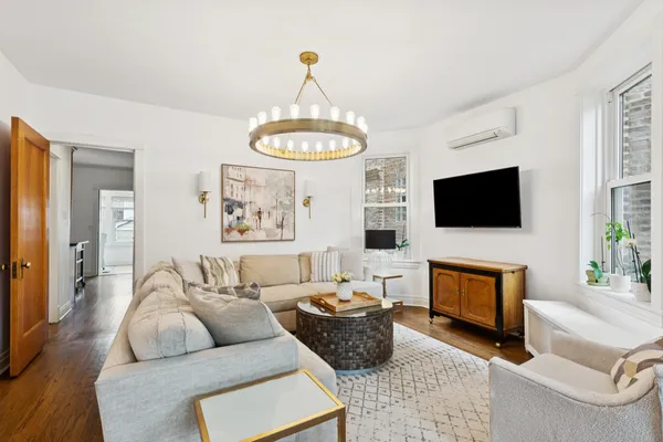 $1,200,000 | 3541 North Oakley Avenue, Chicago, IL 60618