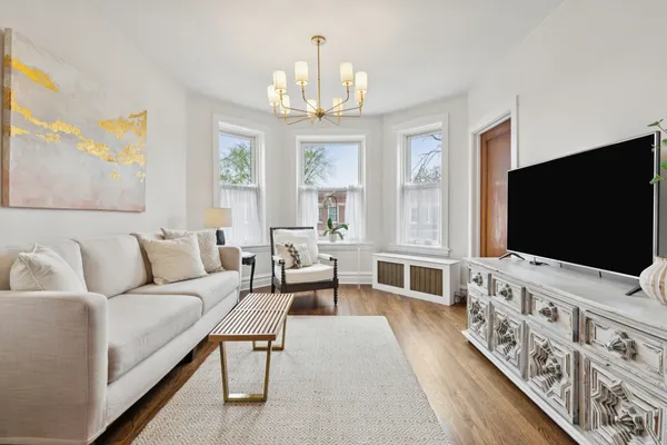 $1,200,000 | 3541 North Oakley Avenue, Chicago, IL 60618