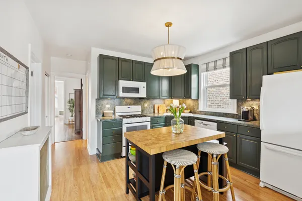 $1,200,000 | 3541 North Oakley Avenue, Chicago, IL 60618