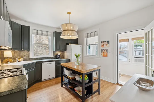$1,200,000 | 3541 North Oakley Avenue, Chicago, IL 60618