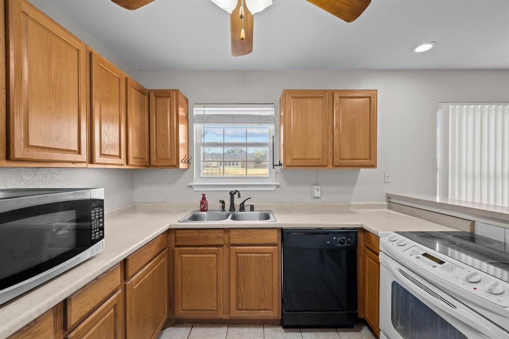 3904 Country Meadows Road Granbury, TX 76049 - Photo 17 of 40 Gallery Image 17