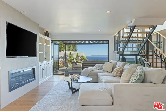 $3,150,000 | 3304 Seaclaire Drive, Rancho Palos Verdes, CA 90275