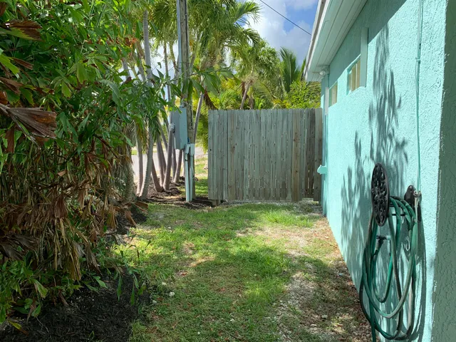 a view of a house with a tree