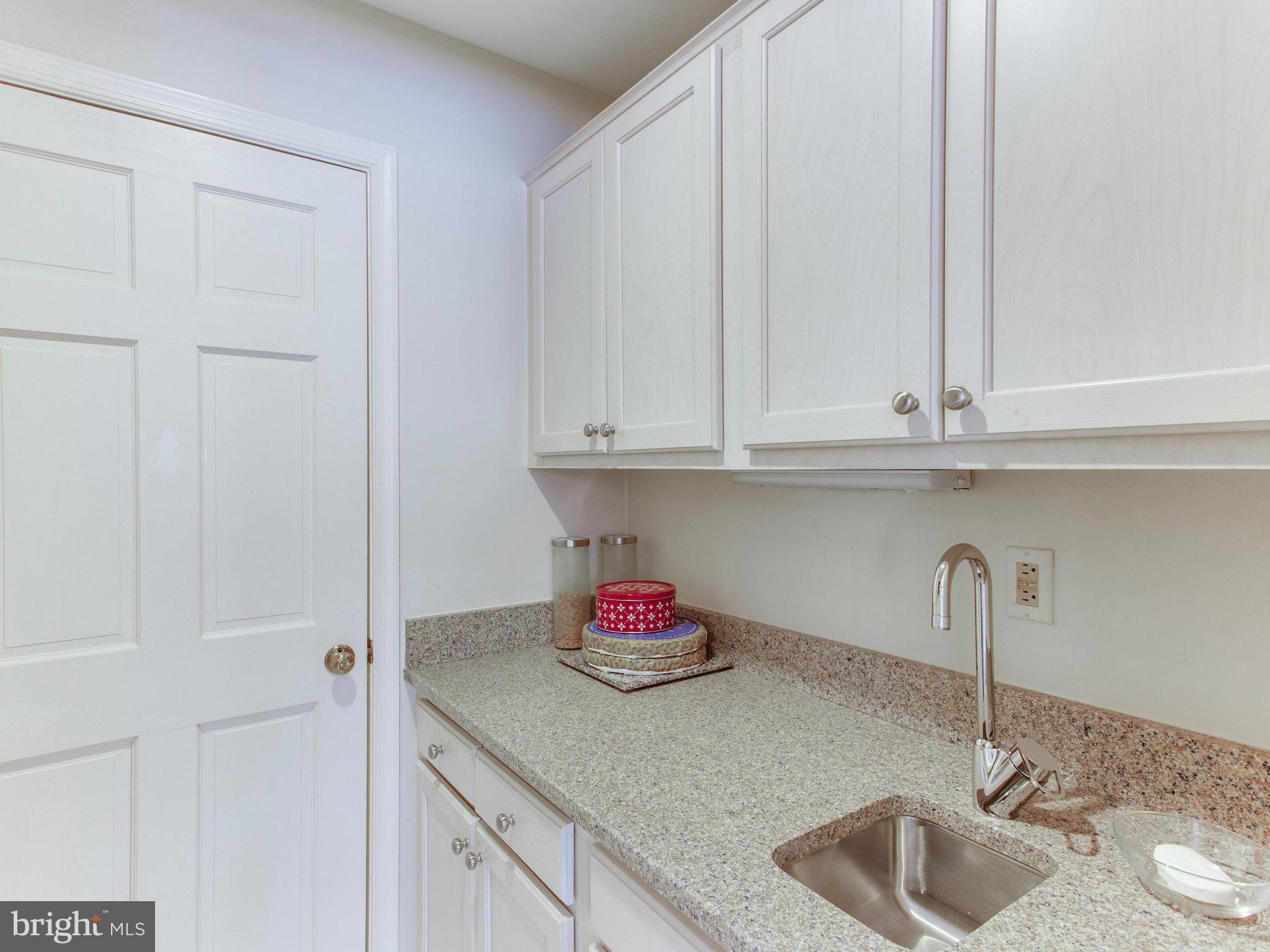 6310 Walhonding Road Bethesda, MD 20816 - Photo 8 of 29 Butler's Pantry