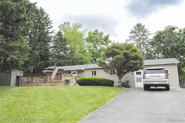 $2,075 | 2378 Melton Drive, Howell, MI 48843
