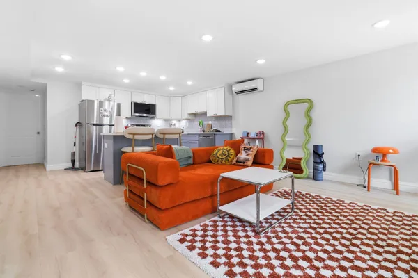 $2,400 | 461 Pavonia Avenue, Unit 1, Jersey City, NJ 07306