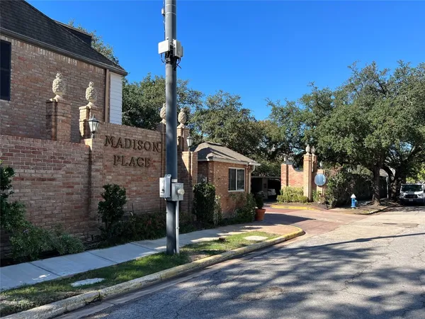 $2,450 | 3737 Wakeforest Avenue, Houston, TX 77098