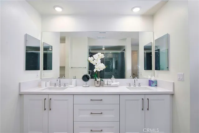 a en suite bathroom with double sink and a mirror