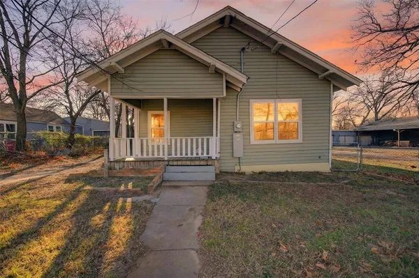 $1,450 | 710 East Lamar Street, Sherman, TX 75090