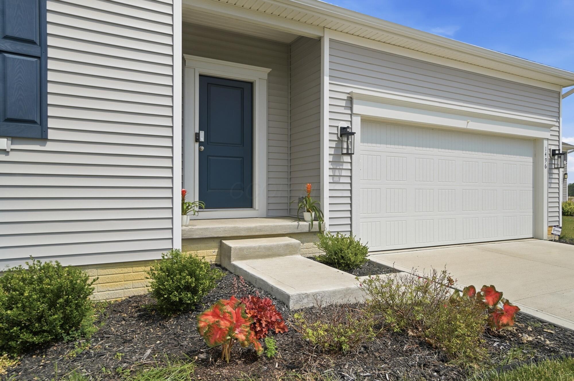 1496 Raley Way Columbus, OH 43228 - Photo 3 of 61 Front Porch