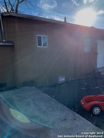 $925 | 1902 Lennon Avenue, Unit 2, San Antonio, TX 78223