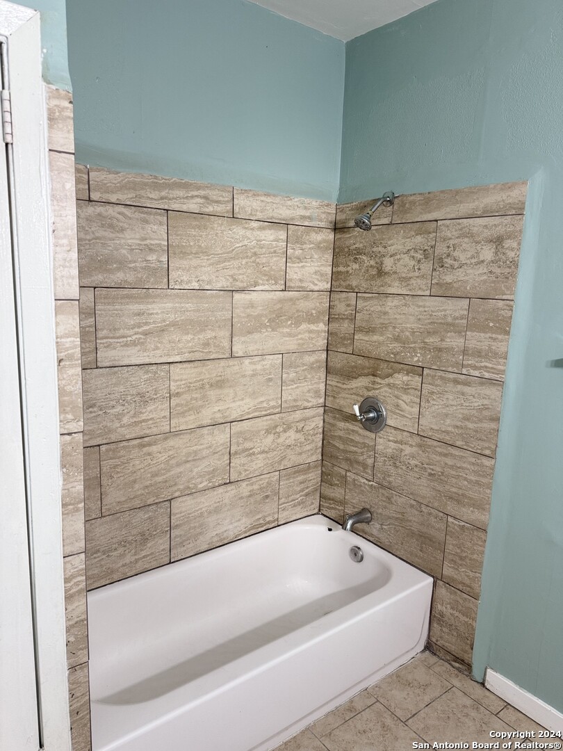 1902 Lennon Avenue, Unit 2 San Antonio, TX 78223 - Photo 10 of 16 a bathroom with a white bathtub