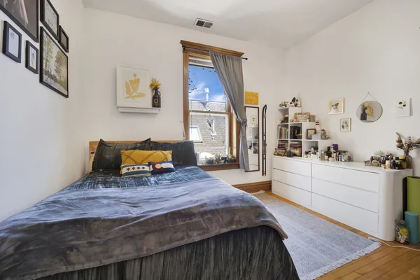 $4,300 | 3135 North Clifton Avenue, Unit 2, Chicago, IL 60657