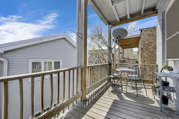 $4,300 | 3135 North Clifton Avenue, Unit 2, Chicago, IL 60657