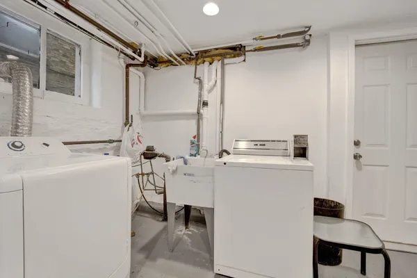 $4,300 | 3135 North Clifton Avenue, Unit 2, Chicago, IL 60657