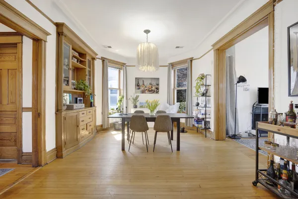 $4,300 | 3135 North Clifton Avenue, Unit 2, Chicago, IL 60657