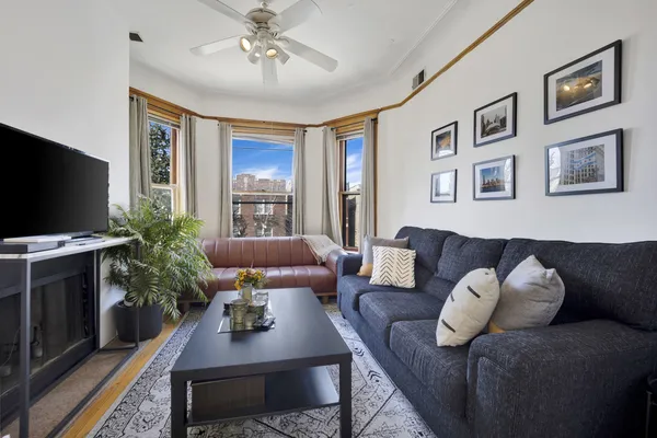 $4,300 | 3135 North Clifton Avenue, Unit 2, Chicago, IL 60657