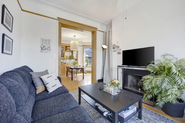 $4,300 | 3135 North Clifton Avenue, Unit 2, Chicago, IL 60657