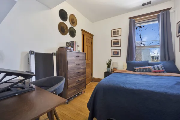 $4,300 | 3135 North Clifton Avenue, Unit 2, Chicago, IL 60657