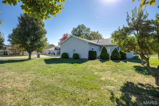 $195,000 | 14 Ridge Drive, Litchfield, IL 62056