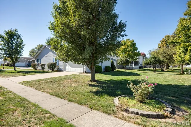 $195,000 | 14 Ridge Drive, Litchfield, IL 62056