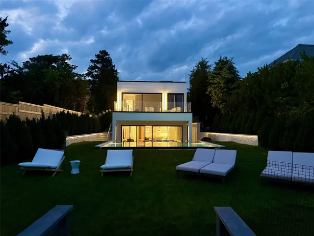a view of a house with backyard and a garden
