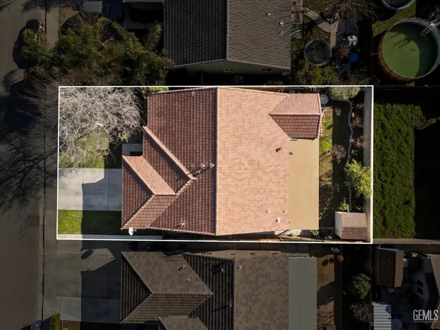 a bird view of a house and car parked