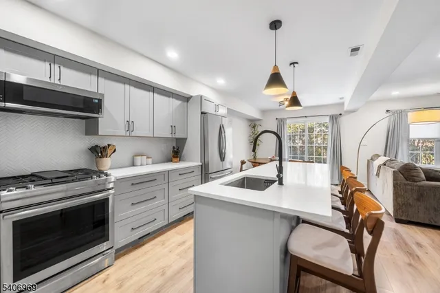 $595,000 | 31 Angela Way, Berkeley Heights, NJ 07922