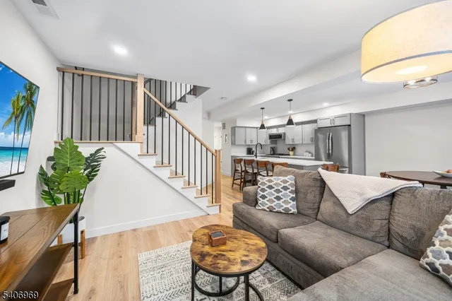 $595,000 | 31 Angela Way, Berkeley Heights, NJ 07922